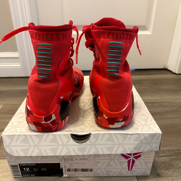 Kobe 9 Elite ‘Christmas’ - Size 12 - slightly worn - Picture 2 of 7
